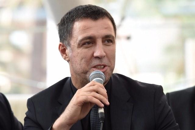 <p>İlk öğrenimini Ahmet Akkoç İlköğretim Okulu'nda tamamladı.</p>
