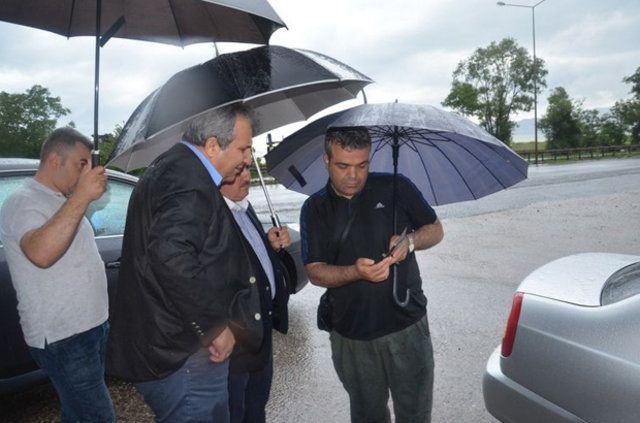 <p>Yılmaz, selin bölgede ciddi hasara yol açtığını ifade ederek, "Karadeniz Sahil Yolu'ndaki Nefise Akçelik Tüneli çıkışında heyelan nedeniyle yol trafiğe kapandı. Aynı zamanda Perşembe ilçemize ulaşımı sağlayan büyük köprümüz yıkıldı." dedi.</p>
<p> </p>