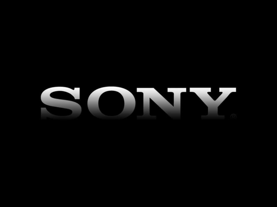 <p><strong>Sony</strong><br />
<br />
Sony’nin ismi Latince ses (sonus) ve İngilizce ‘evlat’ (sonny) anlamına gelen kelimelerin birleşiminden oluşuyor.</p>
