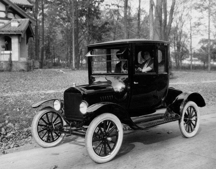 <p><span style="color:#D3D3D3">1916’da dünyadaki arabaların yüzde 55’i T Ford modeldi.</span></p>
