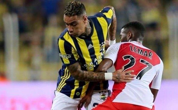<p><strong>Gregory van der Wiel</strong><br />
<br />
Büyük beklentilerle geldi fakat, istenilen performansı bir türlü gösteremedi. Yaşadığı sakatlıklar da, gözden kaybolmasına neden oldu. İstanbul'da ilk günleri iyi geçmedi ve ayrılması gündemde...</p>