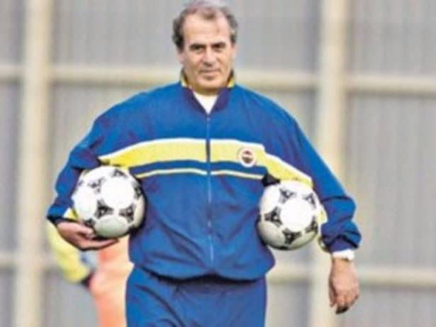 <p> “Fener’de 6 yabancı skandalı” 2000 yılındaki maçta Mustafa Denizli tarihi bir skandala imza atıyor. Denizli sahaya 6 yabancı sürünce herkesin ağzı açık kalıyor. Maçı 3-0 kaybeden F.Bahçe, federasyon tarafından yeniden 3-0 hükmen yenik sayılıyor.</p>
