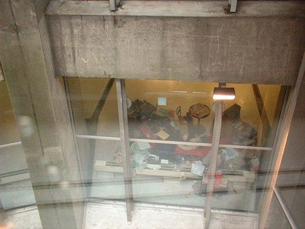 <p>2007’de, hastaneden çıktıktan birkaç ay sonra Paris’te bir hayır merkezine transfer edildi. 2008 yılından beri Nasseri bu sığınma merkezinde yaşıyor.</p>

<ul>
</ul>
