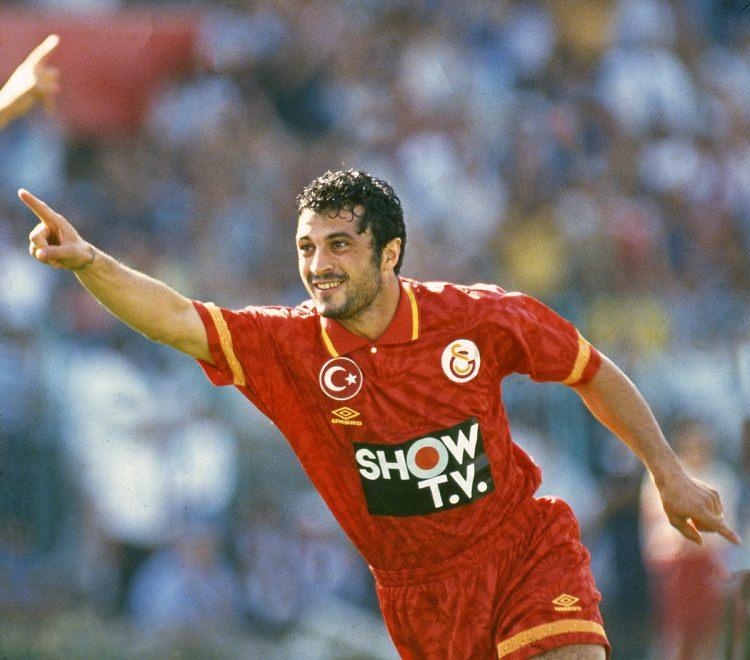 <p>Galatasaraylı Kubilay Türkyılmaz, attığı gol sonrası sevinç yaşadı. 1994</p>