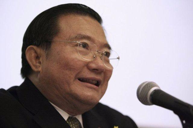 <p>61- Charoen Sirivadhanabhakdi - 15.8 milyar dolar </p>
<p> </p>
<p>içecek, gayrimenkul - Thailand</p>