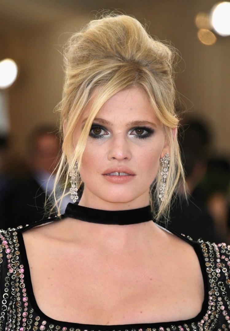 <p>Lara Stone</p>
