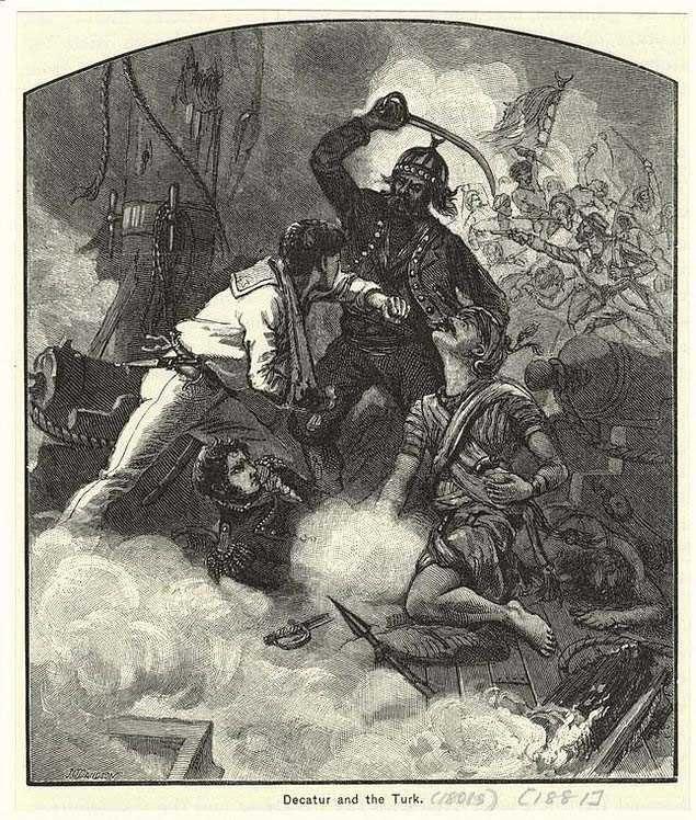 <p> 19. yüzyılda denizlerde birçok başarıya imza atmış ABD'de ünlü Amiral Stephen Decatur'u bir Türk gemisinde savaşırken gösteren litografya.</p>
