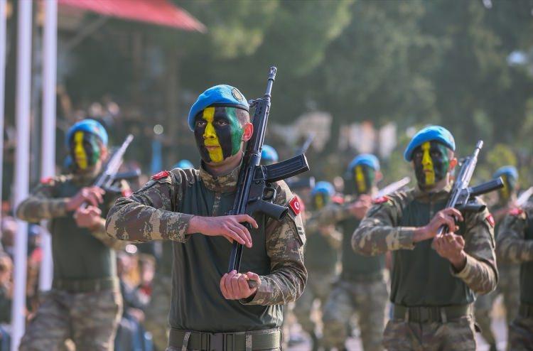 <p> Yemin töreninde Jandarma Komando Okulu ve Eğitim Merkezi Komutanlığı öğretmen ve kursiyerlerinin gösterileri renkli görüntüler oluşturdu</p>
