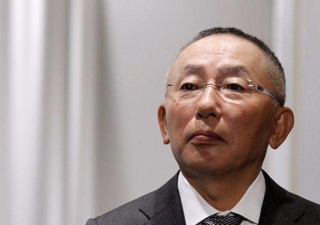 <p>60- Tadashi Yanai - 15.9 milyar dolar </p>

<p>moda perakende - Japonya</p>

