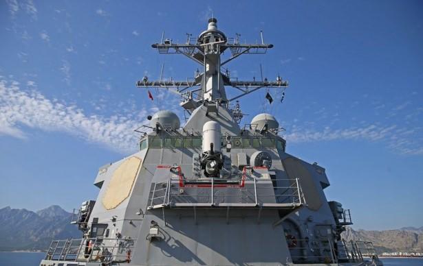<p>Akdeniz'in doğusundan gelebilecek olası tehditlere karşı Türkiye'de dahil, NATO ülkelerinin savunmasına katkı sağlamakla görevlendirilen ve tatbikatın en önemli unsurlarından olan USS Donald Cook destroyeri, balistik füze kalkanı ve taşıdığı Tomahawk füzeleriyle ABD'nin en önemli gemilerinden biri olarak dikkati çekiyor.</p>