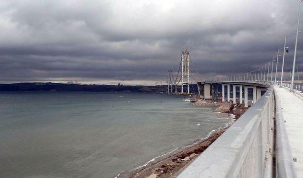 <p>İzmir Büyükşehir Belediyesi'nin projeye doğrudan karşı çıktığı yönünde bir beyanatının olmadığını dile getiren Yıldırım, belediyenin projeyi desteklediğini ancak bazı sivil toplum kuruluşlarının projeyle ilgili olumsuz düşündüklerini ama İzmir'in büyük bir kesiminin özellikle bu projeyi desteklediğini söyledi.</p>
<p> </p>