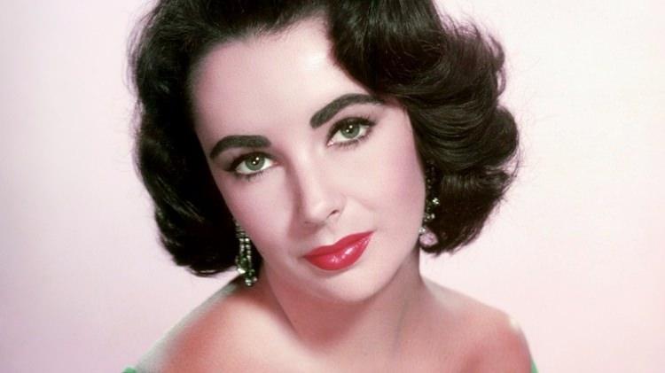 <p><strong>ELIZABETH TAYLOR</strong><br />
 </p>
