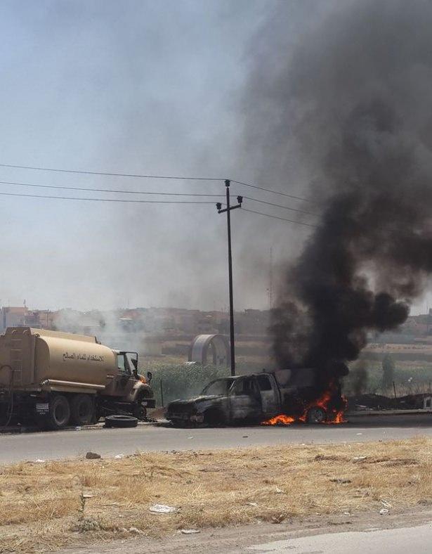 <p>Musul&rsquo;a d&uuml;zenlediği saldırıda kentteki bir&ccedil;ok merkezi noktayı ele ge&ccedil;iren IŞİD &uuml;yeleri valilik binası, askeri &uuml;s ve askeri havalimanını ele ge&ccedil;irdi.</p>
