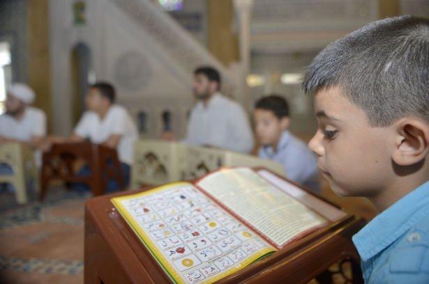 <p>Tunç, AA muhabirine yaptığı açıklamada, okulların tatile girmesi dolayısıyla yaz aylarında öğrencilere yönelik Kur'an-ı Kerim eğitimi vereceklerini söyledi.</p>
<p> </p>