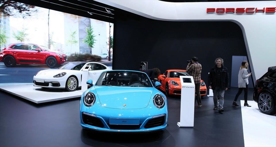 <p>Porsche 911</p>
