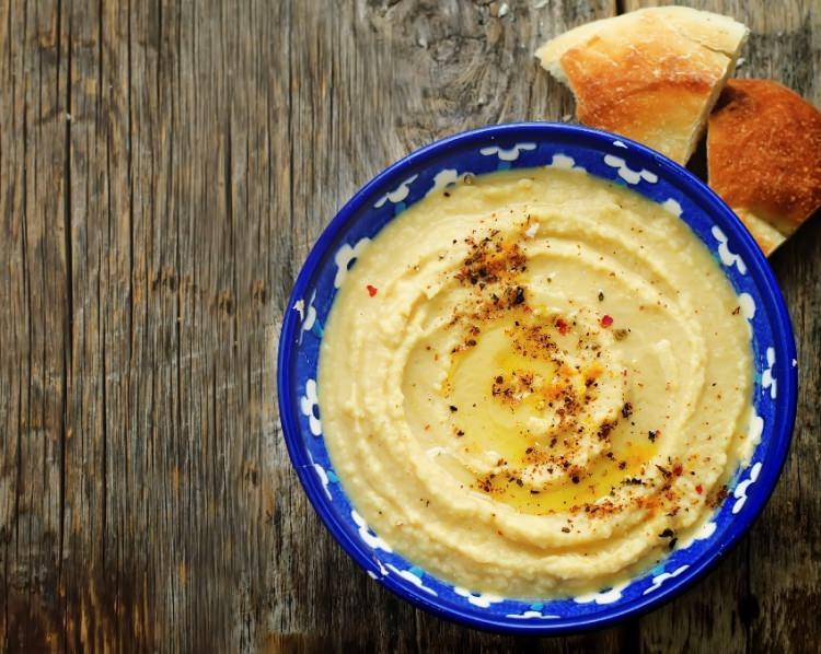 <p><strong>HUMUS</strong></p>

<p>Bir kaşık humus 33 kalori</p>
