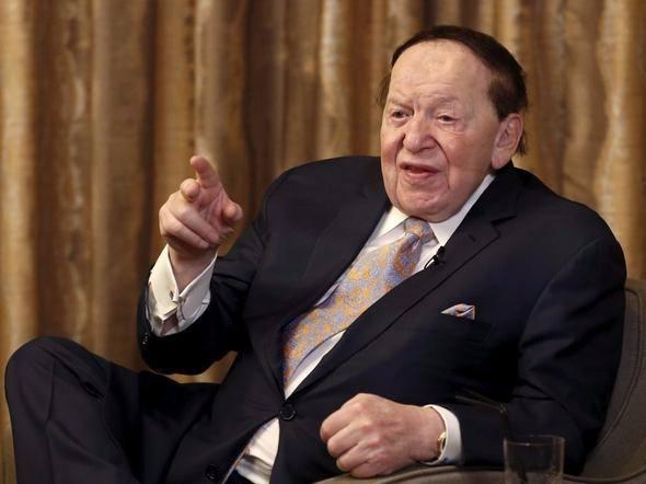 <p>Sheldon Adelson <br />
<br />
Net varlığı: 28 milyar dolar <br />
<br />
Yaş: 83 <br />
<br />
Ülkesi: ABD <br />
<br />
Şirket ismi: Las Vegas Sands</p>
