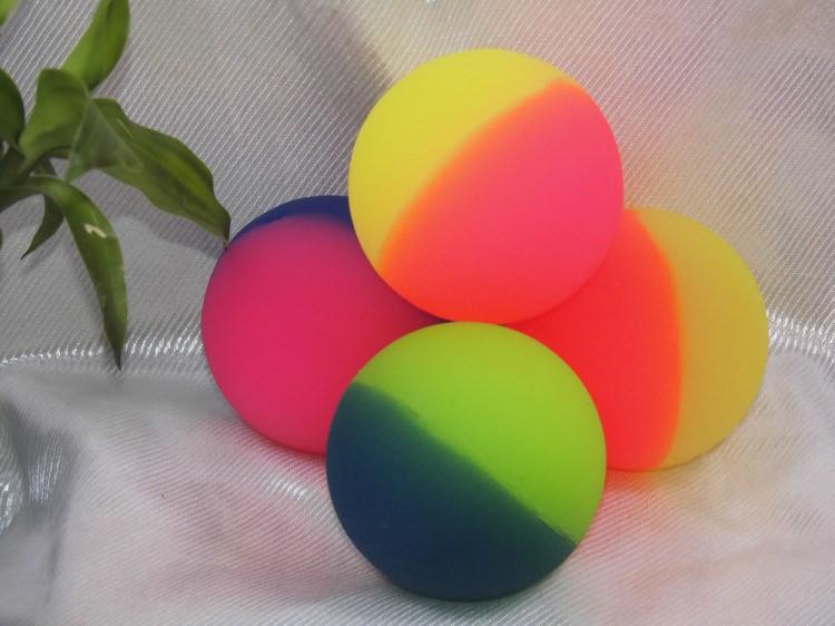 <p><strong>Endonezya</strong></p>
<p>Çeşitli boyutlardaki toplar</p>