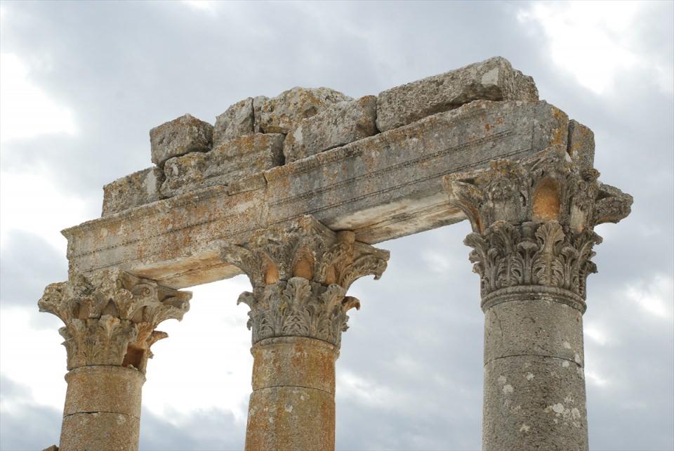 <p>Silifke Turizm Derneği Başkanı Ali Küçük, AA muhabirine yaptığı açıklamada, antik kentin her yıl binlerce yerli ve yabancı turiste ev sahipliği yaptığını söyledi.</p>

<p> </p>
