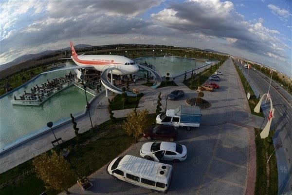 <p>Türk Yıldızları Parkı Uçak Restoran- Kafe, Büyükşehir Belediyesi tarafından 'Kafem' adı altında işletilecek.<br />
 </p>
