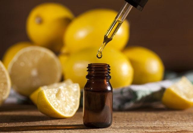 <p>İnsan vücudunda en az limon kadar yararlı olan limon kabuğu yağı, </p>
