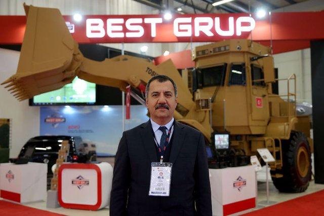 <p><strong>HENDEKLER 'TOSUN' İLE AÇILACAK</strong><br />
Best Grup Savunma Sanayi Ticaret Genel Koordinatörü Yavuz Yeldan, Uluslararası Savunma Sanayii Fuarı'nda (IDEF) sergilenen "Tosun"un tamamıyla yerli üretim olduğunu söyledi.</p>