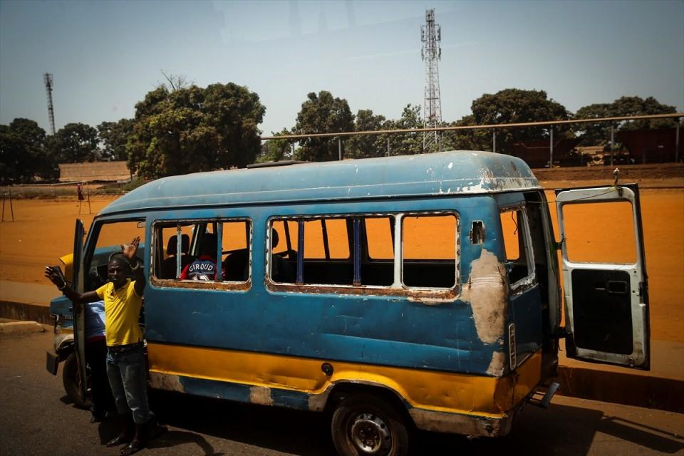 <p>D&uuml;nyanın en yoksul &uuml;lkelerinden birisi olan Batı Afrika'daki Gine'nin başkenti Konakri, 21. y&uuml;zyılda yaşam koşullarının zorluğu bakımından "insanlığın ayıbı" olarak nitelendiriliyor.</p>

<p>&nbsp;</p>
