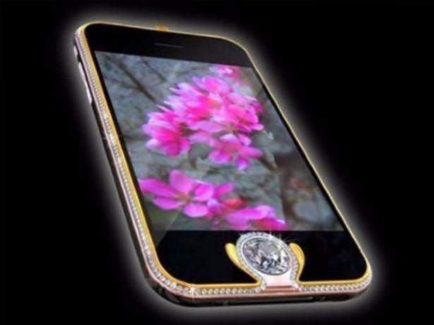 <p><strong>King's Button iPhone 3GS</strong></p>

<p>Giriş düğmesini 6.6 karat elmasla değiştirdiğinizde ve altın bir kılıf kullandığınızda ne olur? 2.5 milyon dolarlık 'King's Button' iPhone olur.</p>
