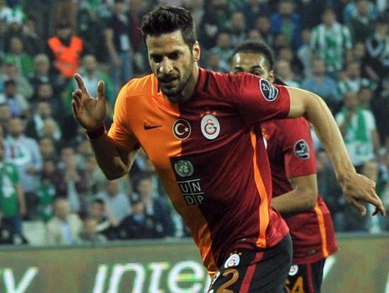 <p>HAKAN BALTA - Galatasaray ve Milli Takım savunmasının yıkılmaz kalesi. Savunmada onun ismi yazılıyor, sonrasında sağı solu dolduruluyor. Müthiş tecrübesiyle Aslan'ın derbideki sigortalarından.</p>
<p> </p>