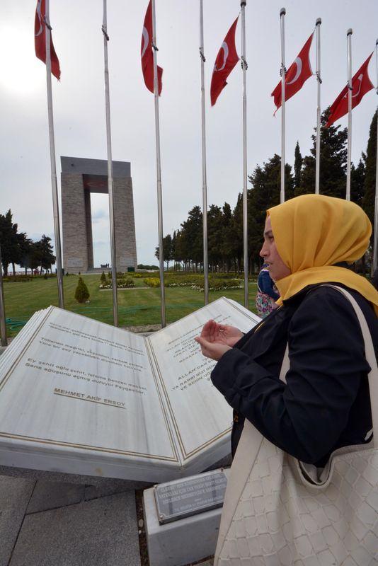 <p>Devletimizin en üst seviyesi, Sayın Cumhurbaşkanımız ve bütün ilgili merciler burada olacak. Tören alanındaki tüm hazırlıklarımızı bugünün önemine binaen olması gerektiği şekliyle tamamladık. Sadece cuma günü için tören anını beklemeye geçtik. Diğer her şeyimiz hazır vaziyette."</p>