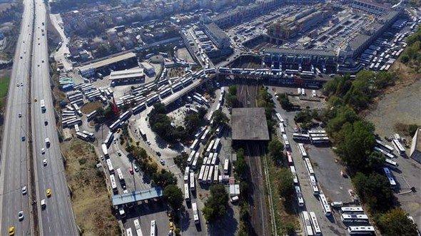 <p>Bir yolcu otobüsünün şoförü ise “Burada 2 saattir trafikteyim. 10 saat oldu Çorum’dan buraya geleli” dedi.</p>

