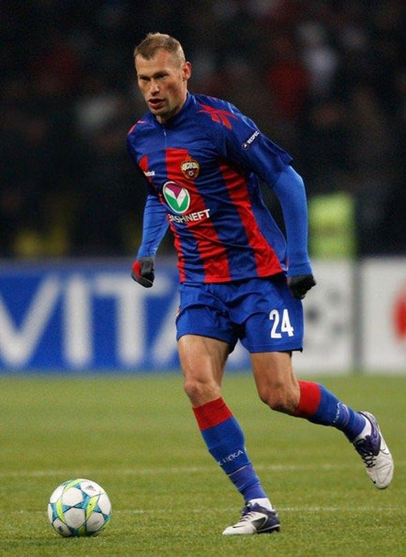 <p>Vasili Berezutski - CSKA Moskova<br />
14 yıl - 1 Ocak 2002</p>