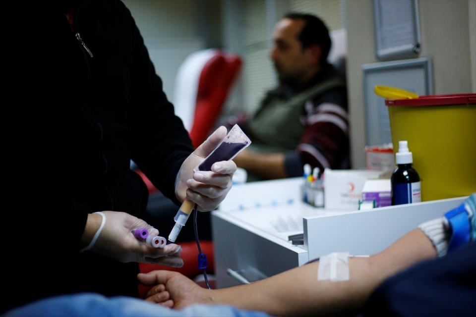 <p>Türkiye genelinde her yıl milyonlarca ünite kan toplayarak hastalara şifa dağıtan Türk Kızılayı, Batı Akdeniz'de de gönüllülerin yaptığı bağışlarla çalışmalarını sürdürüyor.</p>

<p> </p>
