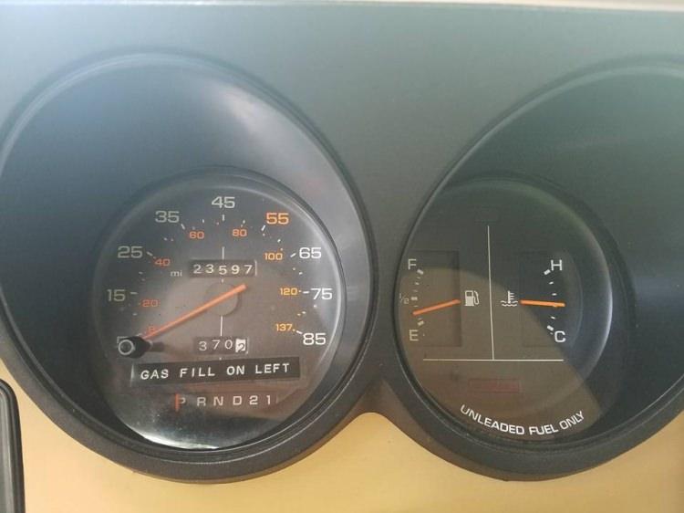 <p>1989 Dodge Ram Van şimdiye kadar sadece 23 bin 500 mil (yaklaşık 40 bin kilometre) yapmış.</p>