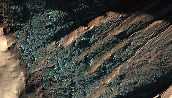 <p>Fotoğraflar, gezegenin etrafında dört yıldan fazla bir zamandır dolaşan HiRISE (Yüksek Çözünürlüklü Görüntüleme Bilim Deneyi) kamerası kullanılarak gerçekleştirilen bir projenin parçası.</p>

<p> </p>
