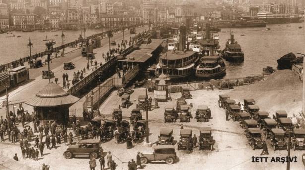 <p>1940 - Galata Köprüsü, Karaköy'e bakış</p>

<p> </p>
