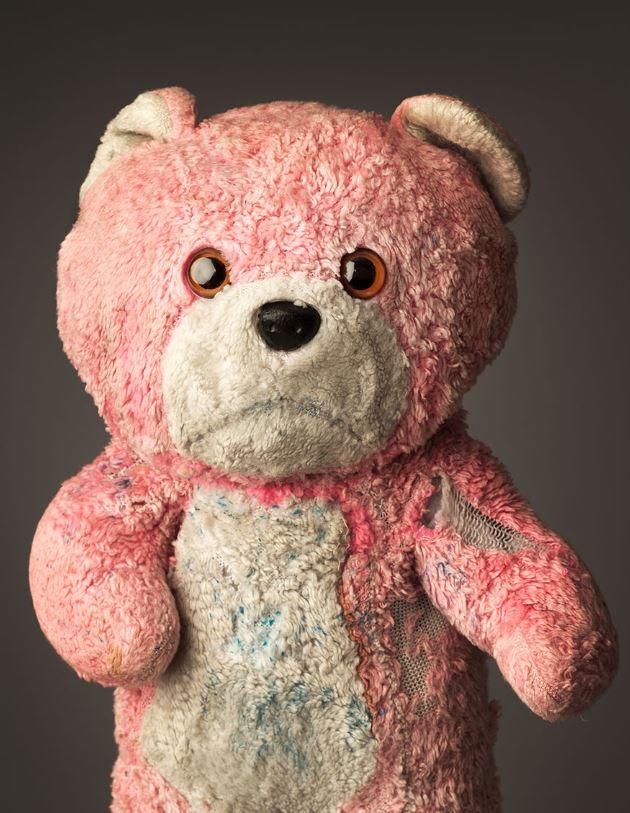 <p>Pembe Teddy<br />
<br />
Yaş: 24</p>
