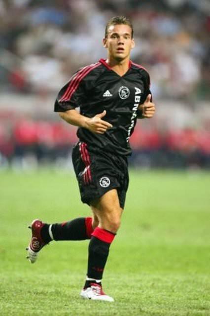 <p>SNEIJDER</p>

<p> </p>
