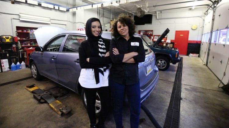 <p>‘Girls Auto Clinic’ müşterileri yalnızca kadın. Böyle olmasının amacı ise kadınlar ile otomotiv endüstrisinin ilişkilerini güçlendirmek.</p>
