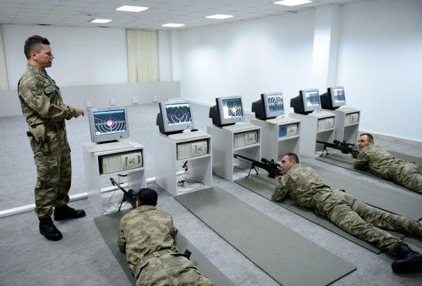 <p>Muharebe esnasında hedefin en uygun şartlarının oluşması için çok uzun süreli bekleme yapılması gerekebileceğinden, keskin nişancı adaylarına özel sabır eğitimi de veriliyor. </p>
<p> </p>