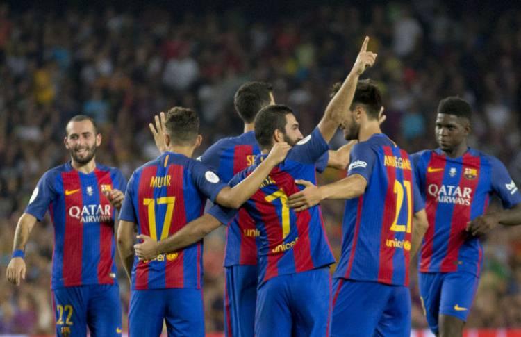 <p>İspanyol teknik adam, Barcelona’ya verilen ceza nedeniyle geçen sezon takıma geç dahil olmasına rağmen Türk futbolcunun ilk yılındaki performansından da memnun olduğunu belirtti.</p>
