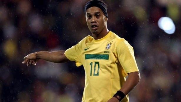 <p>Ronaldinho genç takımda oynarken, 23-0 galip geldikleri maçta attığı 23 golle tüm dikkatleri üzerine çekmişti.</p>
