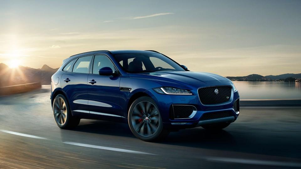 <p><strong>JAGUAR F-PACE</strong><br />
İngilizler son dönemlerde güçlü bir ivme yakaladılar. F-PACE'in yılın ikinci çeyreğinde satışa sunulması bekleniyor. 2.0 ve 3.0 lt'lik benzinli güç üniteleri yer alıyor.</p>
