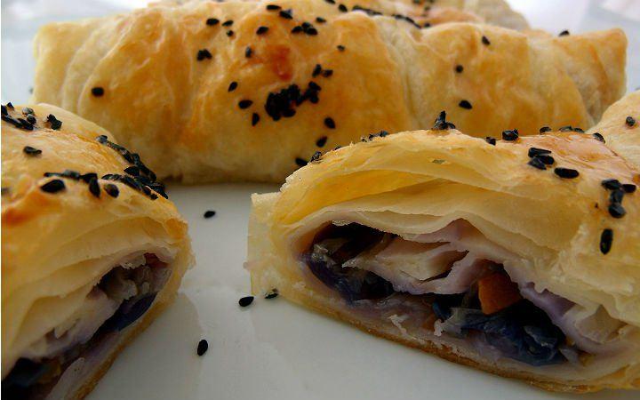 <p>Sebzeli, sulu börek</p>
