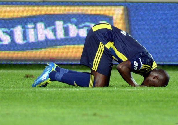 <p>MOUSSA SOW</p>
<p>"Bu akşam neden kadroda olmadığımı bilmiyorum ama elhamdülillah Fenerbahçe'yi çok seviyorum."</p>