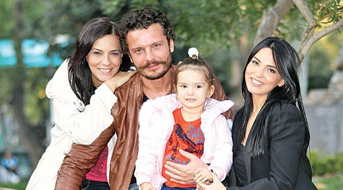 <p><strong>YEŞİM SALKIM VE HAKAN ERATİK'İN KIZI ADA</strong></p>
<p>Gözlerinin çekikliğini babasından almış ama diğer kısımları olduğu gibi anne</p>