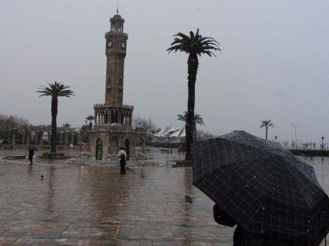 <p>Meteoroloji 2. Bölge Müdürlüğünden edinilen bilgiye göre, bugün deniz seviyesinde en düşük sıcaklık 0,7 derece ölçüldü.</p>
<p> </p>