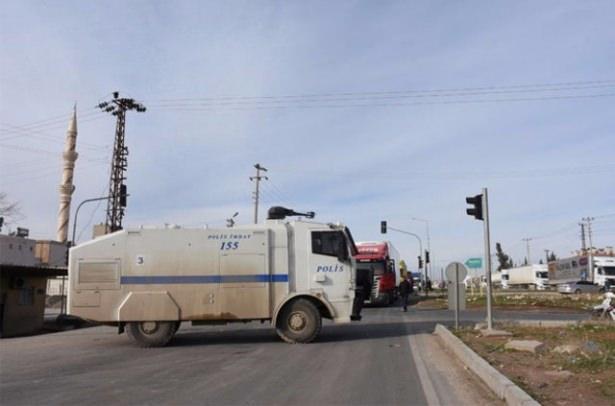 <p>Mardin'in Nusaybin ilçesinde, polis servis aracının geçişi esnasında meydana gelen patlamanın şiddeti gün ağarınca ortaya çıktı. </p>

<p> </p>
