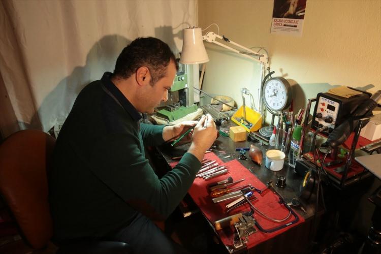 <p>Gezmekten, eğlenmekten vazgeçip yani kendini bu işe adamak lazım ancak öyle ortaya çıkabilir bu eserler." ifadelerini kullandı.</p>
