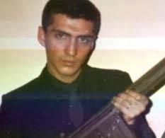 <p>Yavuz Bingöl'ün askerlik günlerine ait başka bir fotoğrafı.</p>
<p> </p>